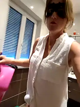 SexyLayla1 online show from September 20, 3:10 pm