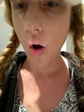 SexyLayla1 online show from March 5, 6:04 pm