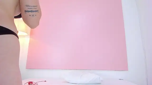 andyylove jk online show from October 18, 1:14 pm