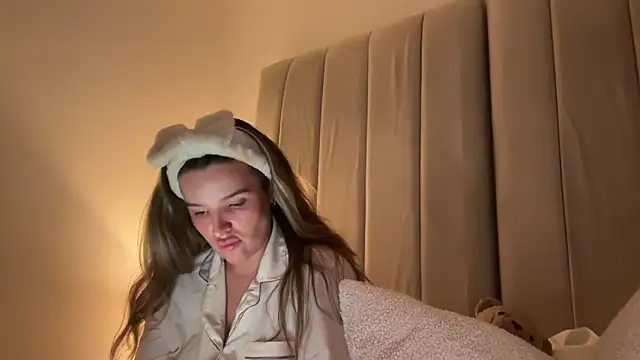 maisiesmithx online show from April 15, 11:05 pm