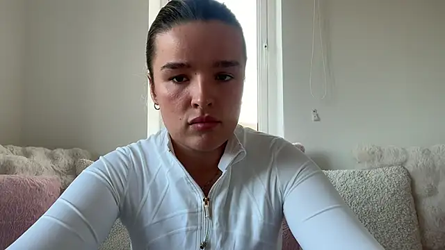 maisiesmithx online show from July 2, 7:09 pm