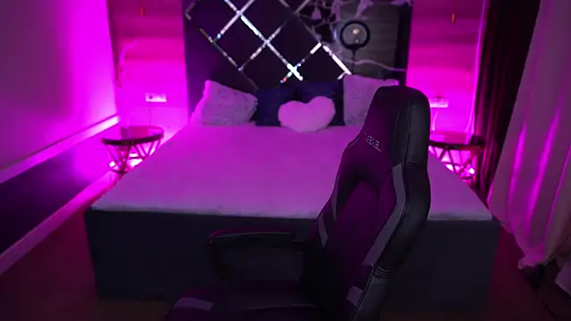 Kittywakee online show from October 10, 8:36 pm