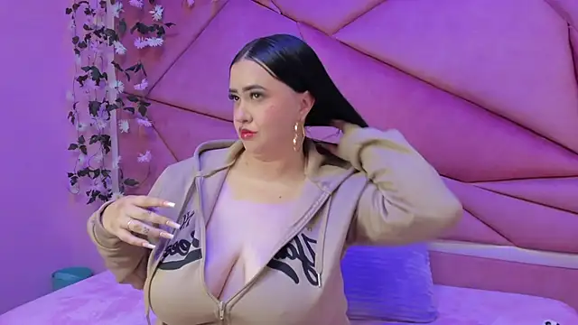 Victoria Rossy online show from October 2, 8:25 pm