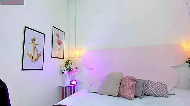 naomiii   online show from September 27, 12:01 pm