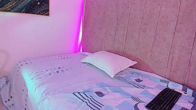 naomiii   online show from September 17, 5:38 am