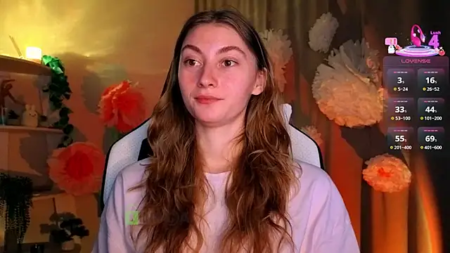 lady curls online show from April 7, 9:50 pm