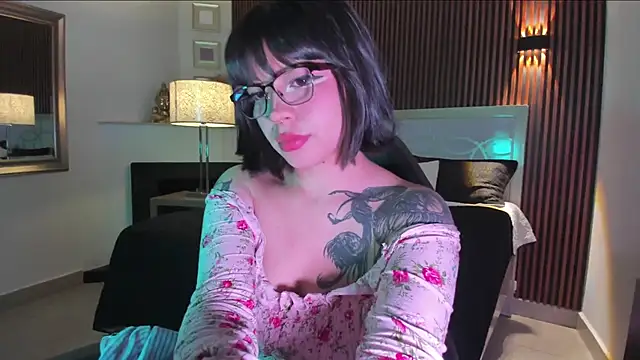 NattashaHotson online show from September 14, 4:21 am