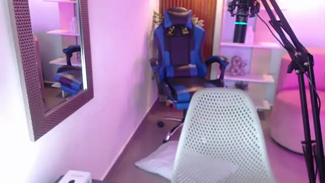 Dalila Sky online show from September 20, 6:17 pm