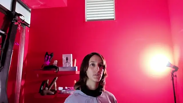 Ambar Roux  online show from February 4, 12:19 pm