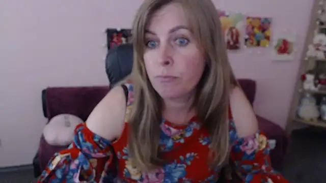 Hot Milady online show from June 19, 9:57 am