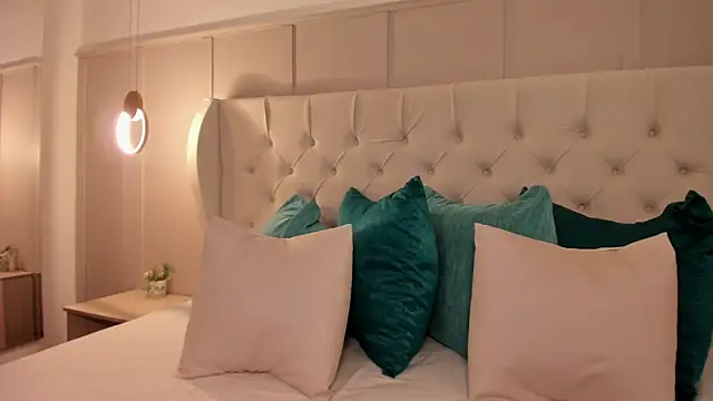 gabby london online show from February 12, 11:34 am