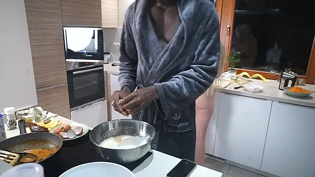 MacTroy online show from October 9, 7:29 pm