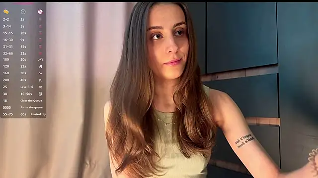 HellPeach online show from June 11, 2:25 pm