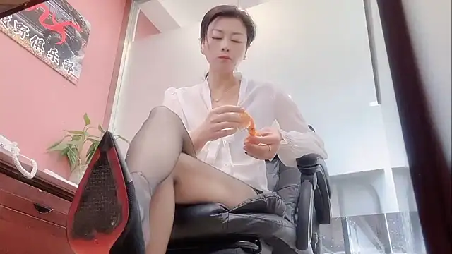 Maneki-nekoo online show from December 1, 3:43 am