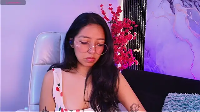 Valery wang online show from April 7, 11:45 am