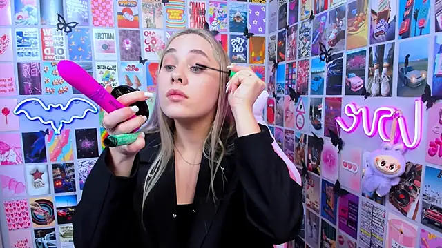 MiaMilas online show from December 22, 1:58 pm