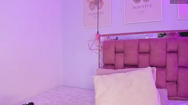 kristakinnky online show from September 12, 1:51 pm