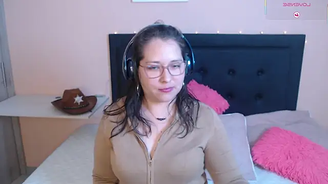 May Carlier online show from October 4, 1:44 am