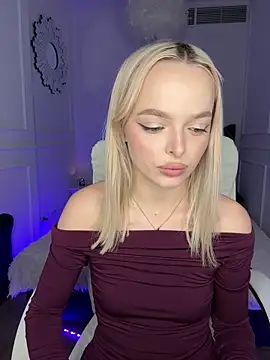 horny blondiee online show from December 15, 3:17 pm