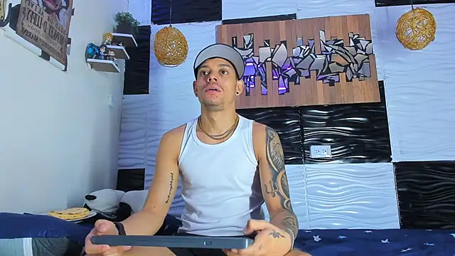 Friendsofeverything  online show from December 4, 4:19 pm