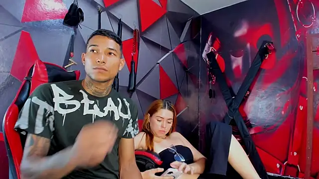 Hana and Zeta online show from January 15, 4:24 pm