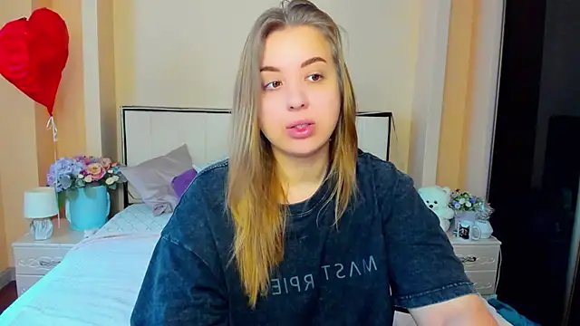 AlexissM online show from October 12, 7:00 am