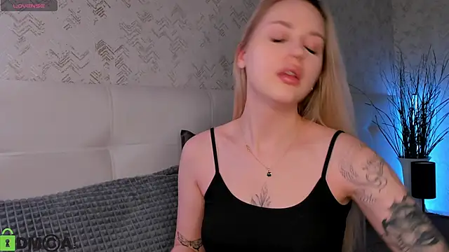 Carol  Cox online show from October 18, 12:46 am