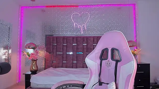 KylieVictoria online show from September 16, 4:53 am