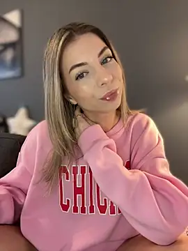 Mia Ethan online show from December 4, 10:17 am