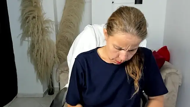 Milf karlye online show from March 26, 1:52 am