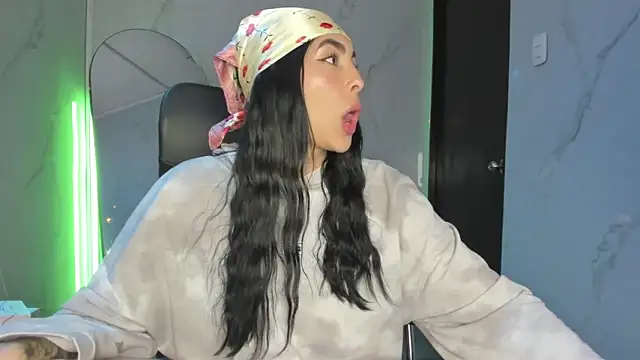 ChloeeTompson  online show from November 21, 3:19 am