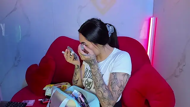 ChloeeTompson  online show from November 11, 3:24 am