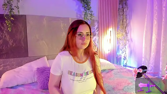 centaurigirl online show from February 5, 3:42 am