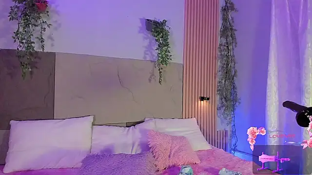 centaurigirl online show from February 21, 4:24 am