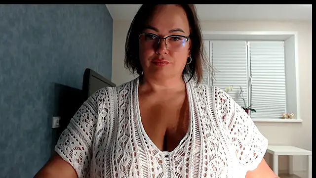 Nora Star online show from February 21, 6:30 pm