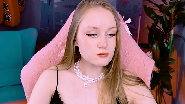 VivienLeeigh online show from October 12, 1:35 pm