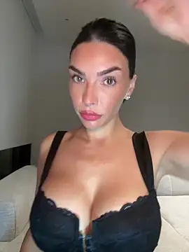 krissiswrld- online show from November 12, 3:21 pm