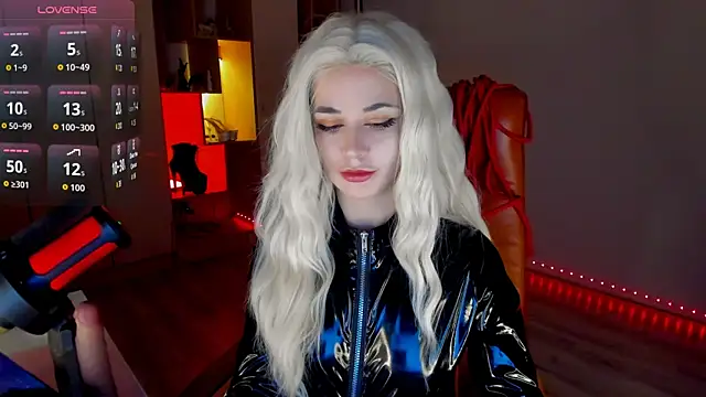 mollyposhh online show from January 10, 8:13 pm