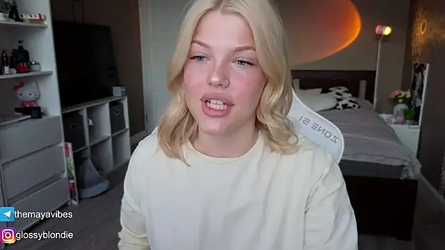 Maya Rave online show from April 19, 3:28 am