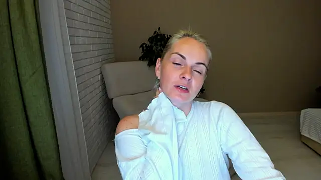 Alicee Gracee online show from September 15, 8:38 pm