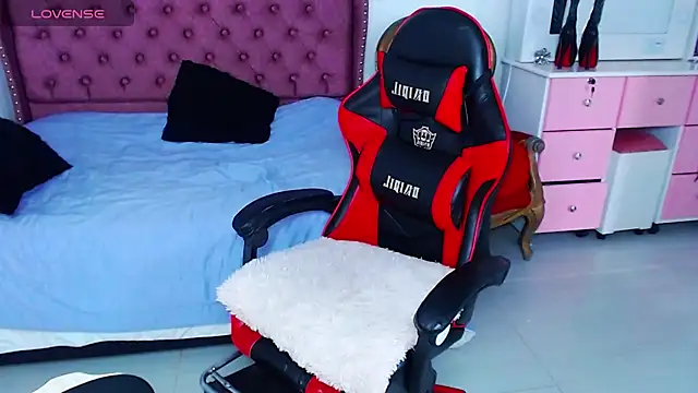 rubyylowell online show from November 27, 6:33 pm