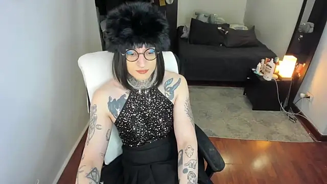 ShiiraVelkor online show from February 5, 9:23 am