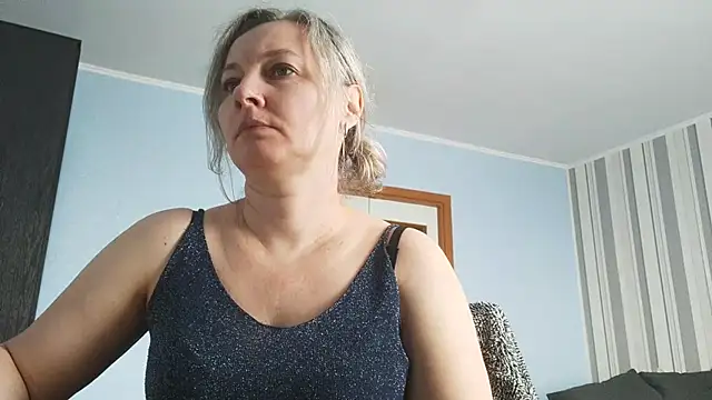 EdithManning online show from February 12, 7:21 am