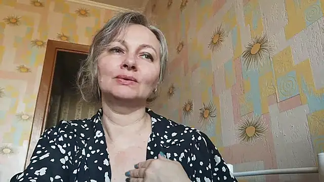 EdithManning online show from March 26, 6:48 am