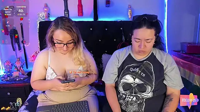 katieeandsharonn online show from June 30, 7:35 pm