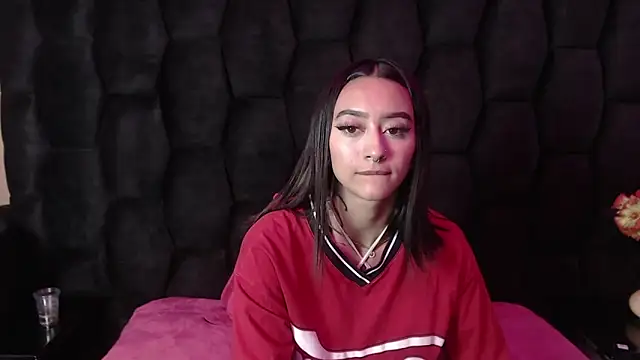 Miaa Thopmson online show from September 17, 11:36 pm