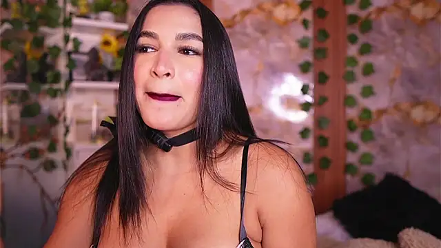 zoey-fox online show from April 15, 12:11 am