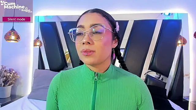 antonelllepiercee online show from November 4, 11:26 am