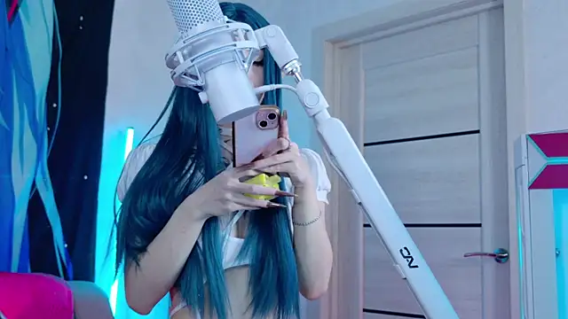 Aurora Natsuki online show from November 22, 11:35 am