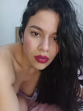 CorinaSmith28 online show from June 11, 12:32 am